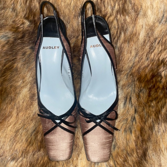 New ANTHROPOLOGIE AUDLEY Heels Tan Raw Sateen &Patent Accents SZ 10.5 - Picture 5 of 7